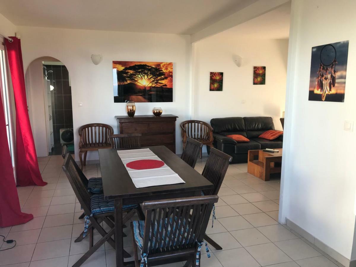Case Creole Traditionnelle A Ossature Et Charpente Bois Petite-Ile Exterior photo
